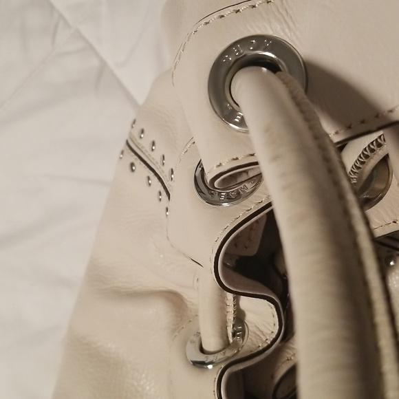 Women's Michael Kors Hobo Handbag; Cream and Silver; Size  18x14 with 8" Handles - Picture 11 of 12